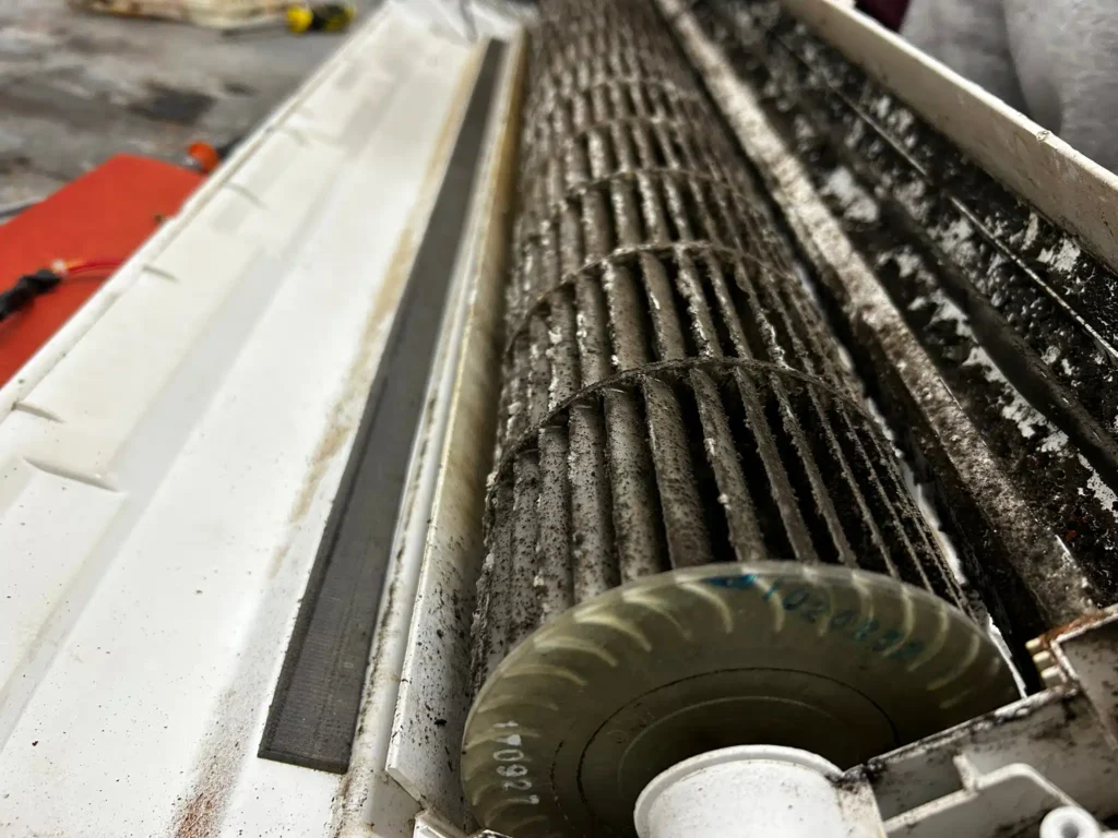 Turbina aer conditionat murdara